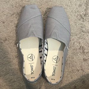Tom’s Alpargata Heritage Canvas shoes, like new, never worn, size 7.5 Women’s.